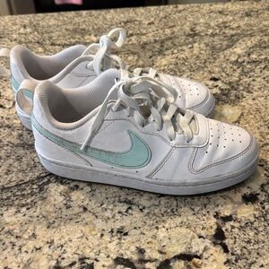 Nike Kids Sneakers in White and Mint
